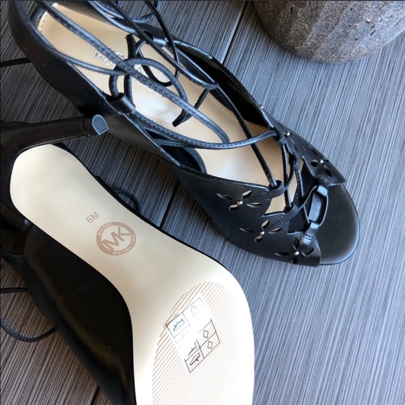 Michael Kors black leather pumps - Picture 6 of 7